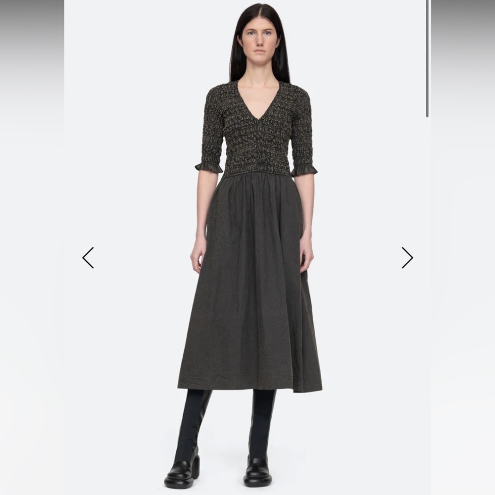 Juni V-Neck Dress